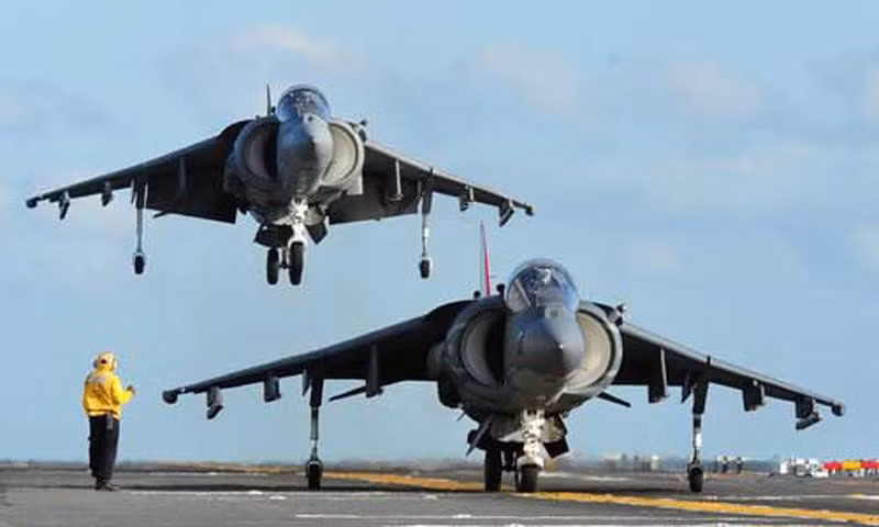 Loại máy bay này được phát triển từ mẫu máy bay trước đó là Hawker Siddeley Harrier vốn được thiết kế chế tạo vào cuối thế kỷ 20.