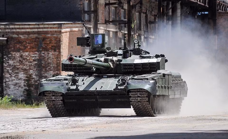 Với hỏa lực trang bị hiện đại của lực lượng dân quân miền Đông Ukraine, không lấy gì làm bảo đảm T-84 sẽ không bị bắn cháy như những chiếc T-64 nâng cấp.