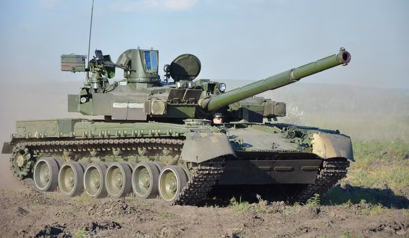 Nhiều khách hàng vẫn tin tưởng vào xe tăng T-84 Ukraine hơn là T-90 Nga. Công bằng mà nói xe tăng do Ukraine phát triển vẫn có điểm mạnh riêng, đặc biệt là lĩnh vực động cơ và hệ thống điều khiển hỏa lực.