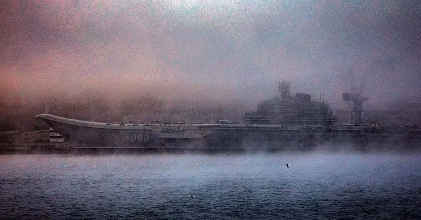 Suốt quá trình bảo dưỡng tàu sân bay Nga, là các bê bối liên quan tới các vụ tai nạn của ụ nổi, hay thậm chí là bê bối liên quan tới tham nhũng, thất thoát tài sản nhà nước.