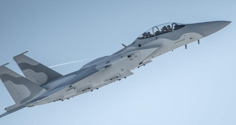 F-15QA được lắp tổ hợp trinh sát và bám bắt hồng ngoại (IRST) AN/AAS-42 Tiger Eyes, cùng radar mảng pha quét điện tử chủ động AN/APG-82(V)1 thay mẫu AN/APG-63(V)3 của dòng F-15SA.