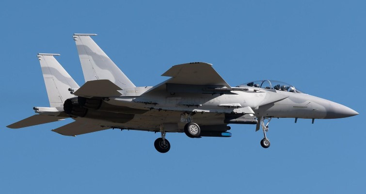 Không quân Qatar đặt mua 36 chiếc tiêm kích F-15QA kèm vũ khí, phụ tùng và gói bảo hành kỹ thuật với tổng trị giá 12 tỷ USD hồi năm 2017.