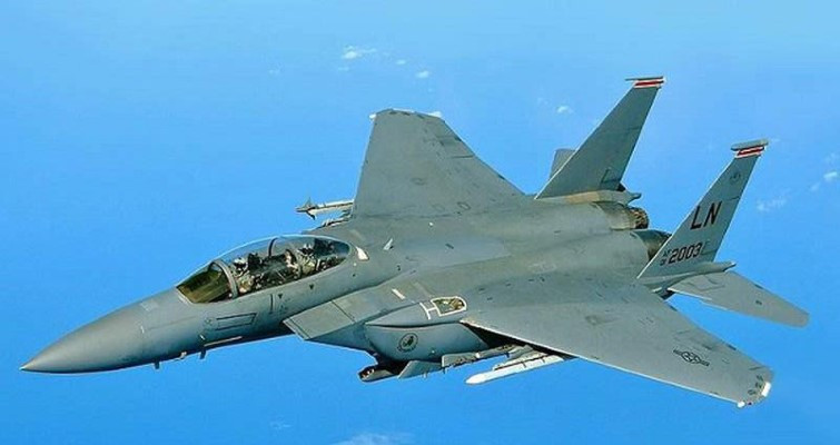 Mặt khác F-15QA còn có khả năng mang tối đa 16 tên lửa đối không tầm xa AIM-120 AMRAAM.