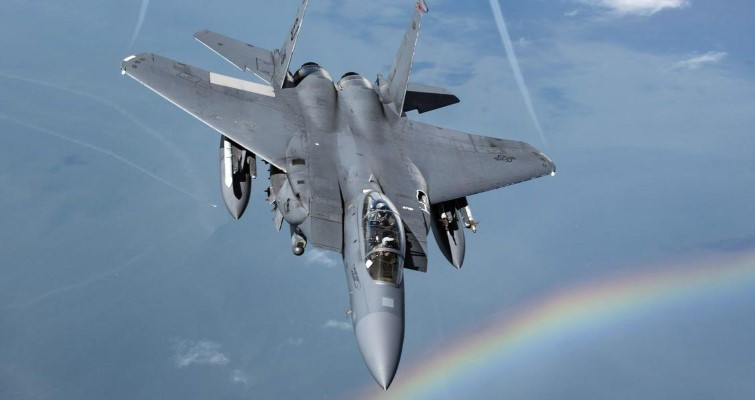 Trong khi các máy bay chiến đấu Su-30/35/57 của Nga chỉ có khả năng mang 8 tấn vũ khí, thì tổng tải trọng vũ khí của phiên bản F-15QA lên tới gần 12 tấn. Đây hiện là loại chiến đấu cơ đa năng có khả tải trọng vũ khí lớn nhất hiện nay.