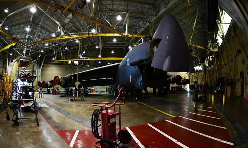 Hồi giữa tháng 12, dân quân do Iran hậu thuẫn tại Iraq phóng rocket vào đại sứ quán Mỹ ở Baghdad, khiến tổ hợp bị hư hại và ít nhất một dân thường thiệt mạng. Vụ tập kích diễn ra chưa đầy một tháng sau khi Mohsen Fakhrizadeh, chuyên gia hạt nhân hàng đầu của Iran, bị ám sát gần thủ đô Tehran.