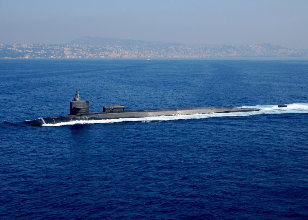 Ngoài tên lửa Tomahawk máy bay ném bom B-52 có khả năng triển khai tên lửa hành trình chiến lược tầm xa AGM-86C có tầm bắn 1.100km. Những tên lửa này được phóng từ khoảng cách rất cao và rất xa nên rất an toàn cho máy bay B-52H trước các hệ thống phòng không của đối phương.