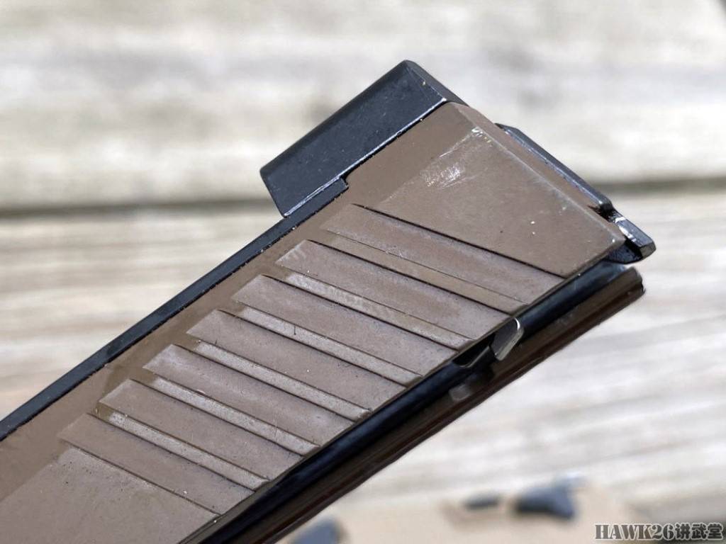 Súng ngắn M17 được Mỹ cho ra đời thay thế cho dòng súng ngắn M1911 - đã phục vụ trong quân đội nước này từ hơn 100 năm trước.