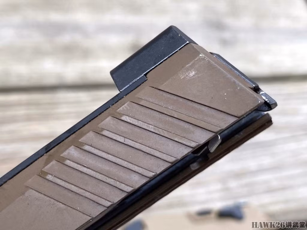 Súng ngắn M17 được Mỹ cho ra đời thay thế cho dòng súng ngắn M1911 - đã phục vụ trong quân đội nước này từ hơn 100 năm trước.