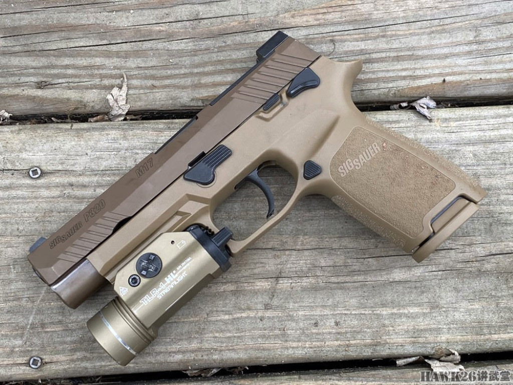 Mới đây, truyền thông Mỹ đã mổ xẻ một khẩu súng ngắn SIG Sauer M17, để xem xét kỹ các chi tiết của khẩu súng ngắn này sau 25.000 lần khai hỏa.