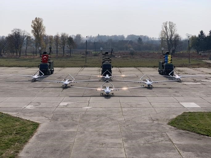 "Điều này thực sự cần thiết, thứ nhất, chúng ta cần học cách làm việc hiệu quả với chúng, và thứ hai, Ukraine cần biết về cách sử dụng. Hiện chúng tôi đang xây dựng chiến thuật dựa trên số phương tiện đã tiếp nhận".