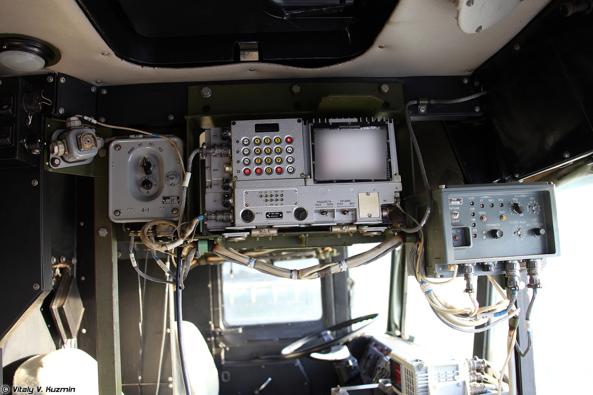 Tuy nhiên, chắc chắn các dàn radar Nga xuất khẩu ra nước ngoài đều đã được nước này chỉnh sửa, cải biên lại; không còn giữ những tính năng chiến thuật đắt giá như những tổ hợp được Quân đội Nga sử dụng trong nước. Nguồn ảnh: BMDP.