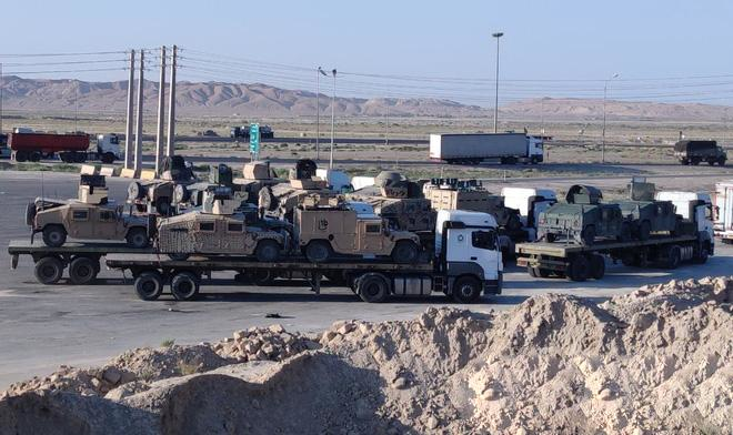 Hãng tin Al Arabiya cho hay, một số xe thiết giáp Humvee được Mỹ trang bị cho quân đội Afghanistan trước khi Taliban nắm quyền kiểm soát đất nước, đã được phát hiện ở Iran hôm 1/9 vừa qua.