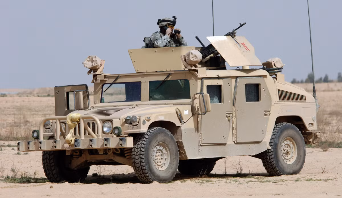 Hơn nữa, thiết giáp dù là Humvee của Mỹ nhưng đã lỗi thời nên không phải những vũ khí công nghệ cao mà Iran cần, chúng rất khác biệt với chiến đấu cơ Iraq trước đây.