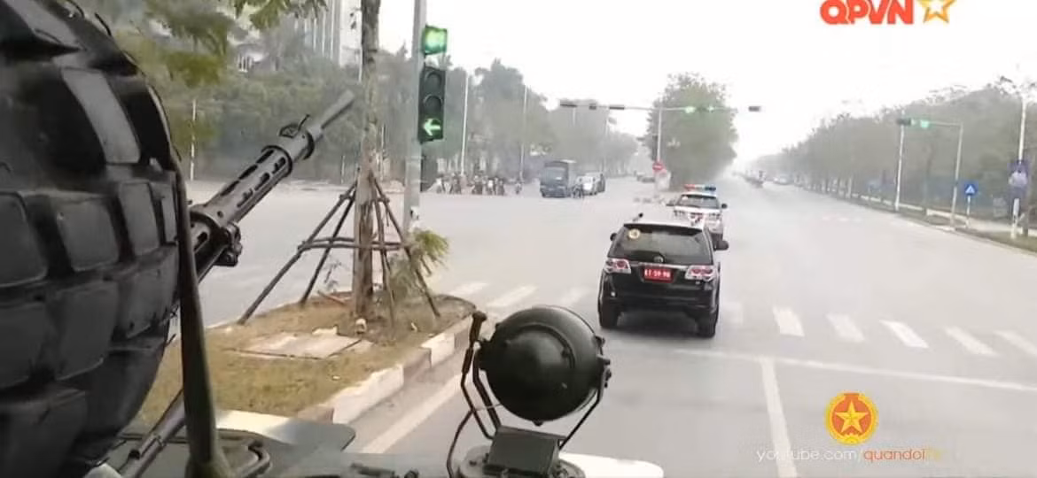 Bắt đầu từ năm 1959, những chiếc thiết giáp BTR-60 đầu tiên được trang bị vào lực lượng Hồng quân Liên Xô. Sau đó lực lượng hải quân và hải quân đánh bộ của Liên Xô cũng được bổ sung một số lượng lớn loại thiết giáp này.