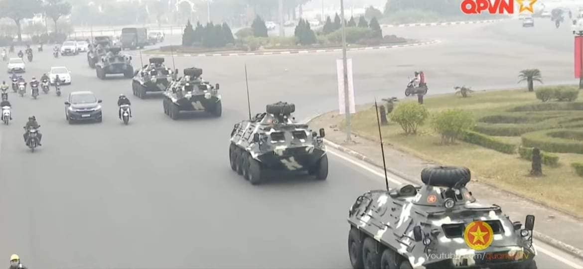 Các thiết giáp chở quân lội nước BTR-60PB mà Việt Nam đang sử dụng là phiên bản cuối cùng của xe chở quân BTR-60 - thế hệ đầu tiên trong dòng xe thiết giáp chở quân 8x8 do Liên Xô sản xuất.