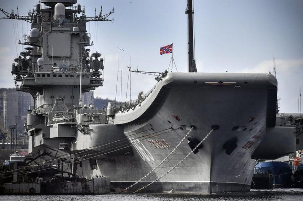 Con tàu này có số phận khá đen đủi, ngay trong quá trình sửa chữa nó đã gặp phải hai sự cố nghiêm trọng đó là chìm ụ nổi PD-50 dẫn tới đổ cần cẩu cỡ lớn vào sàn tàu và vụ cháy xảy ra trong khi hàn khiến nhiều khoang hư hỏng.