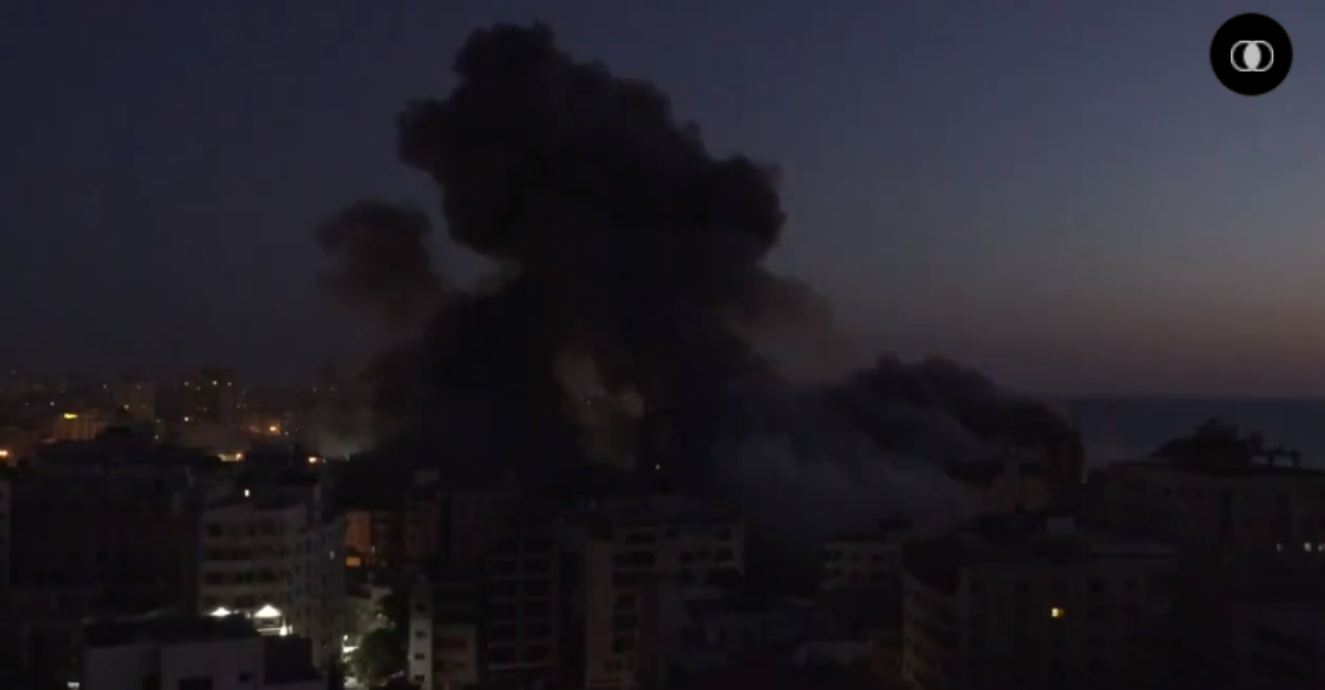 Ngay sau khi bị đánh sập tòa nhà 13 tầng, lực lượng Hamas đã tấn công trả đũa Israel.