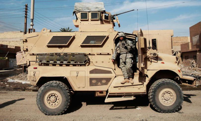 Xe được trang bị loại lốp đặc biệt, vẫn có thể cơ động ngay cả khi bị bắn thủng. Tuy nhiên vận tốc sẽ giảm xuống.