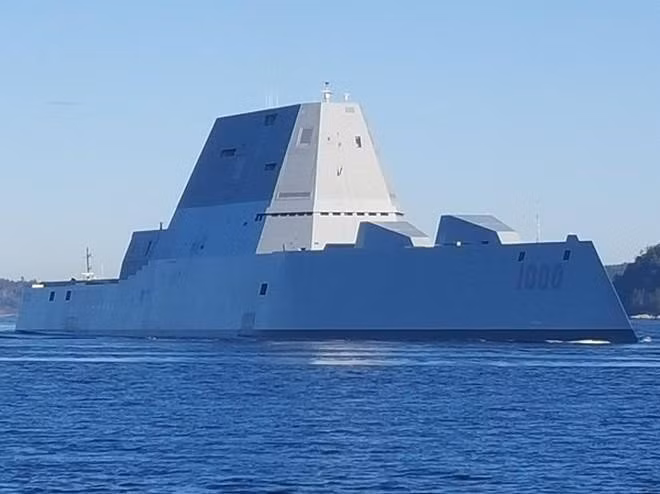 Ngay từ lúc đặt đóng cho tới khi chính thức đi vào hoạt động, tàu khu trục Zumwalt được coi là kho vũ khí phi hạt nhân đáng sợ trên biển, thuộc hàng mạnh mẽ nhất hiện nay.