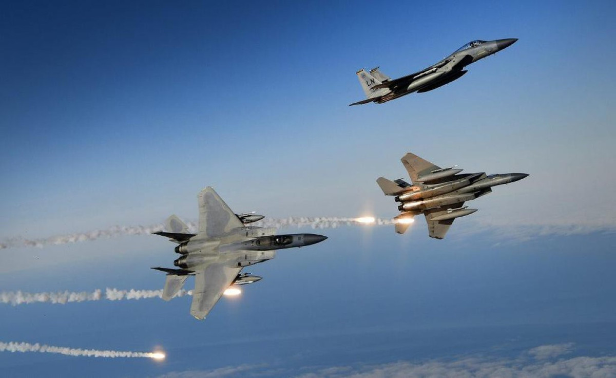 Công nghệ radar hiện nay thay đổi chóng mặt, thậm chí nhiều loại radar còn dễ dàng phát hiện ra chiến đấu cơ tàng hình, vì vậy tính năng ẩn mình không còn là tối thượng nữa.