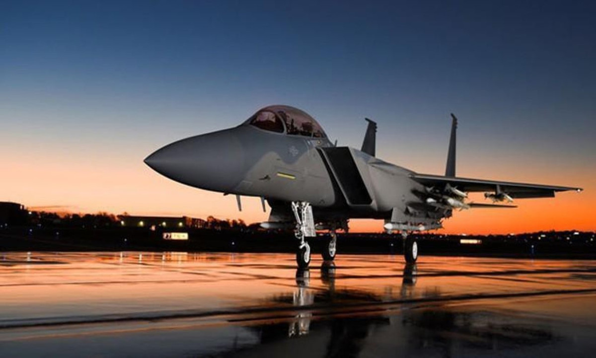 F-15EX còn có công nghệ radar mang pha chủ động, vượt trội so với radar bán chủ động trên dòng chiến đấu cơ Su-35.