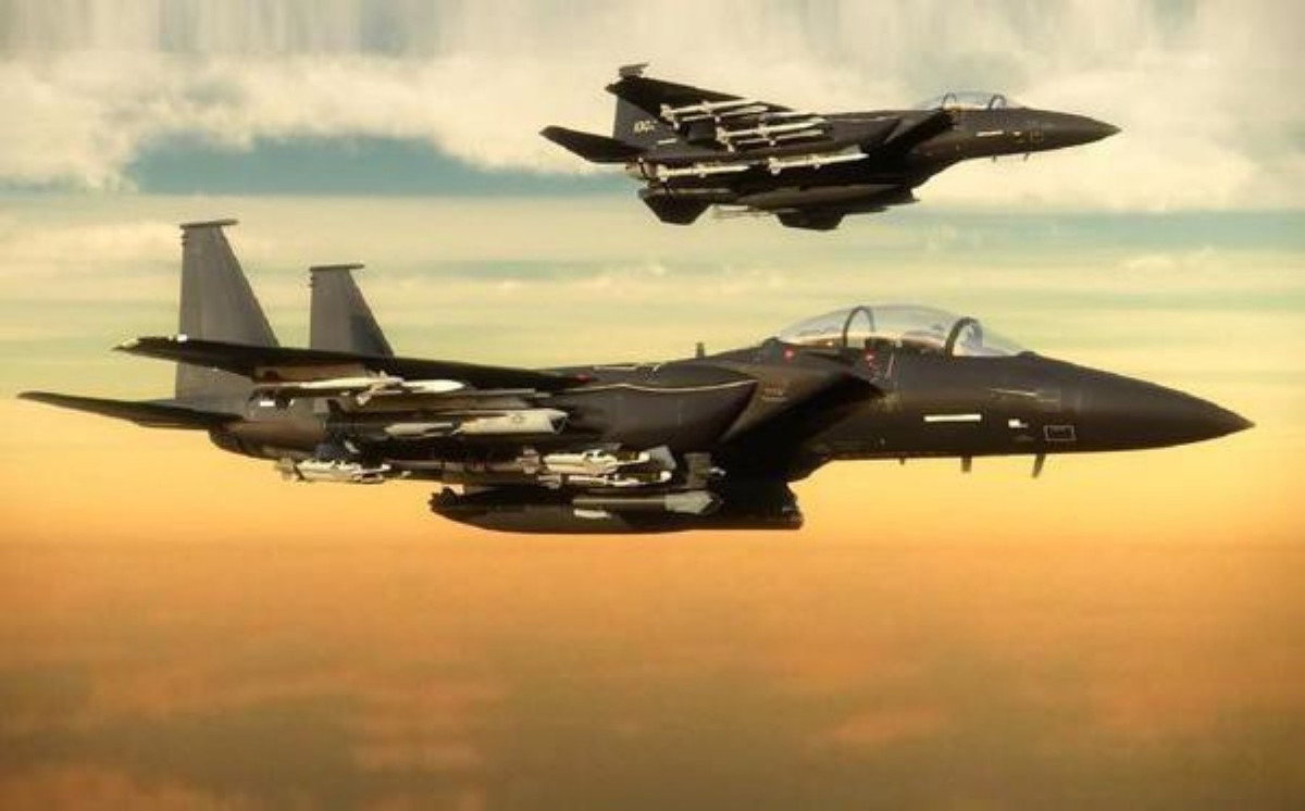 F-15EX cũng là dòng chiến đấu cơ có thể mang theo tới 24 tên lửa các loại. Đây là con số cực kỳ gấn tượng, gấp đôi các dòng chiến đấu cơ khác đến từ Nga và Trung Quốc.