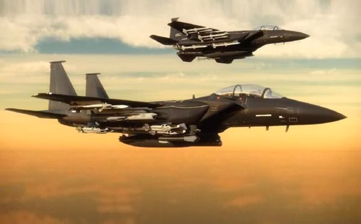 F-15EX cũng là dòng chiến đấu cơ có thể mang theo tới 24 tên lửa các loại. Đây là con số cực kỳ gấn tượng, gấp đôi các dòng chiến đấu cơ khác đến từ Nga và Trung Quốc.