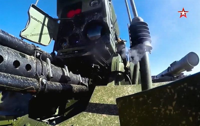 Cựu Chỉ huy Không quân Nga cũng khẳng định điểm nổi bật trong những chiến dịch không kích của Nga là việc sử dụng rộng rãi đạn dẫn đường chính xác (PGM) và đạn dẫn đường bằng GPS. Chiến dịch ở Syria của Nga cũng là cơ hội để thử nghiệm hệ thống tên lửa không đối đất chiến thuật tầm trung Kh-38. Dòng Kh-38 được cho là sẽ thay thế Kh-29 và Kh-25.