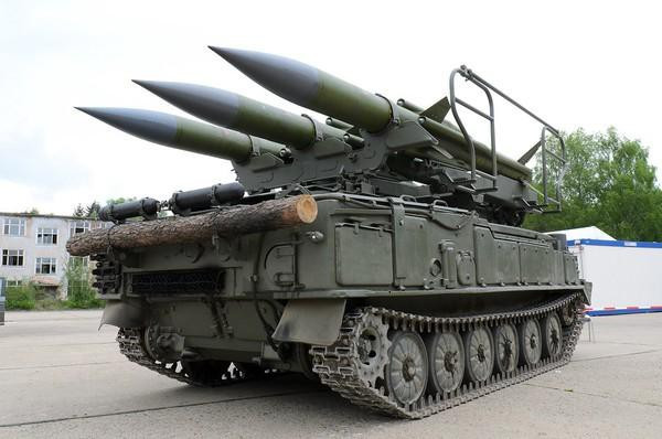 Ở trạng thái hành quân, ăng-ten của chúng được gấp lại, hạ giá đỡ vào thùng xe. Theo dấu hiệu của sự sẵn sàng, "Khối lập phương" nở rộ như một bông hoa thép.