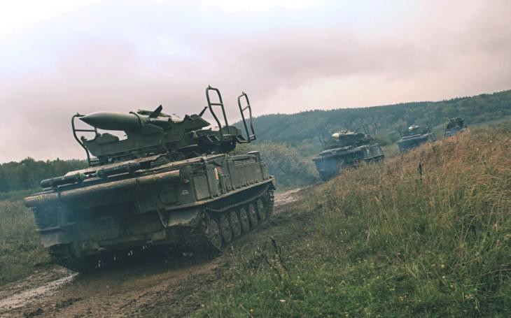 Ngoài một tên lửa xuất sắc, Kub có thể nhận dữ liệu mục tiêu không phải từ một radar như thông lệ, mà từ một số đài khác hoạt động ở những phạm vi khác nhau.