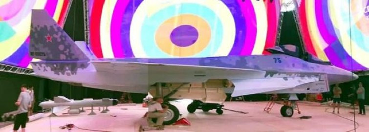 Nếu như ban đầu, khi tấm vải bạt chưa được dỡ bỏ, quan sát đường viền của máy bay nhiều người cho rằng đây là bản sao từ F-35 của Mỹ hoặc J-31 Trung Quốc, nhưng thực tế cửa hút gió trên máy bay khác biệt rất nhiều.