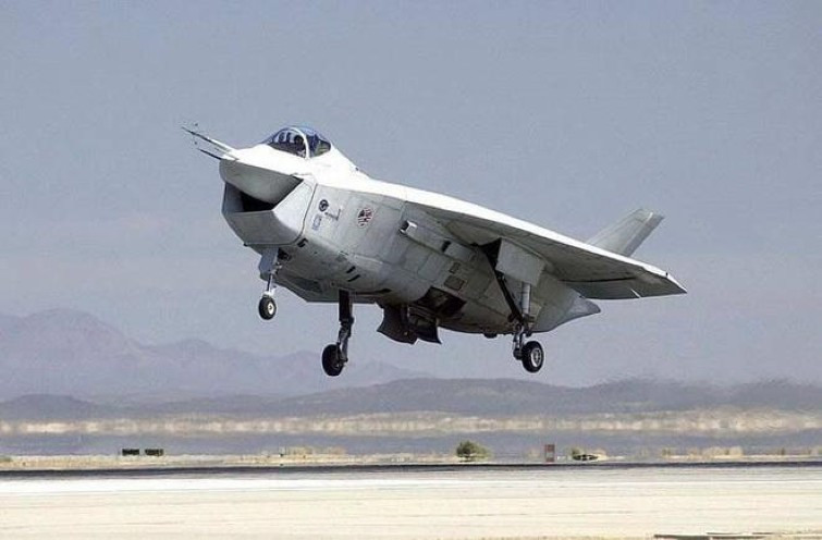 Ngoài tính năng bay, không có thông tin về hệ thống radar, điện tử hàng không tích hợp, bởi dự án đã bị đánh bại bởi F-35 nên dĩ nhiên sau đó X-32 phải tiến thẳng vào bảo tàng.