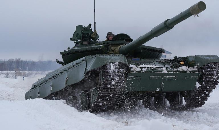 Xe được nâng cấp mạnh mẽ khi trang bị giáp cảm ứng nổ Kontakt-5 cho khả năng bảo vệ tốt hơn trước các loại vũ khí chống tăng.