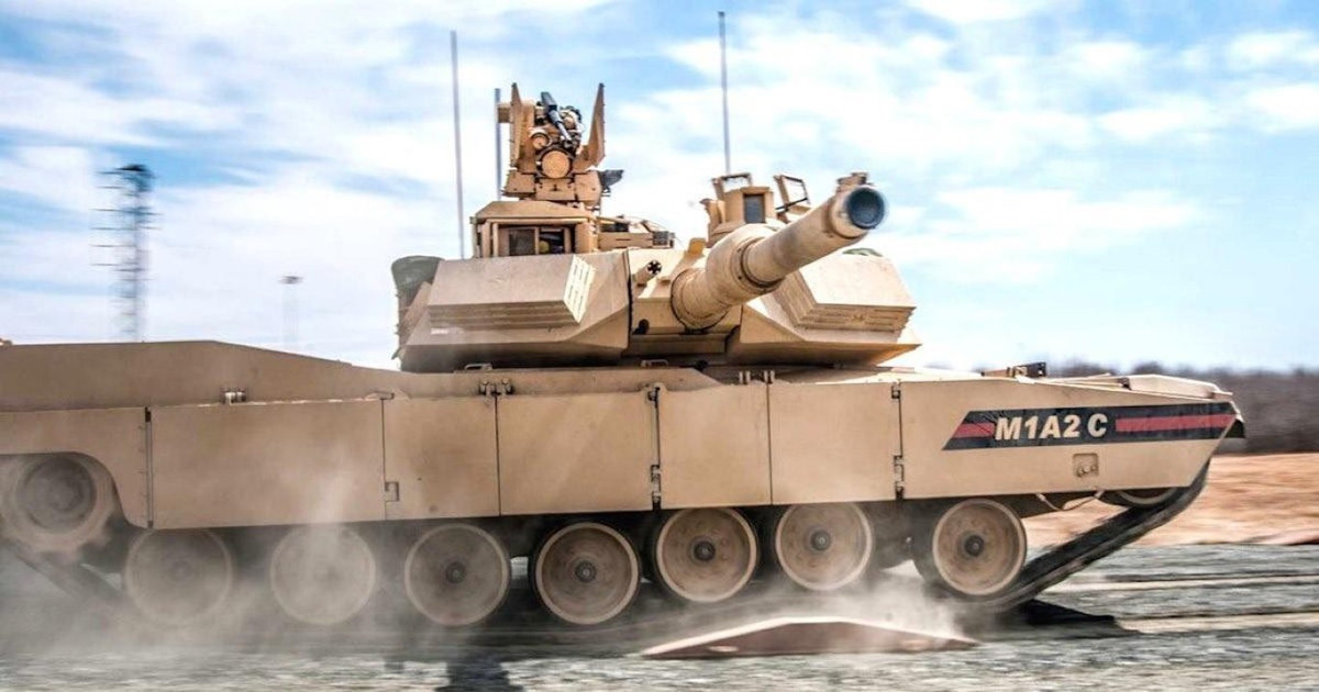 Trong gói nâng cấp lên chuẩn M1A2C Abrams này, xe tăng Mỹ được "thay máu" toàn bộ với việc trang bị động cơ mạnh mẽ hơn, hệ thống điện tử trên khoang, cảm biến, pháo chính và giáp bảo vệ mới.