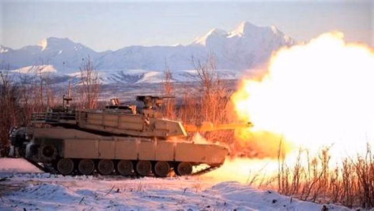 Tháng 1/2020, một số xe tăng M1A2C đã được chuyển đến căn cứ Fort Greeley (Alaska), nơi đặt Trung tâm Thử nghiệm Vùng Lạnh của quân đội (Cold Regions Test Center - CRTC) – nơi có tất cả các cơ sở và địa điểm cần thiết để vận hành, bắn và thử nghiệm hoạt động của các thiết bị quân sự chuyên ngành tại khu vực cận Bắc Cực.