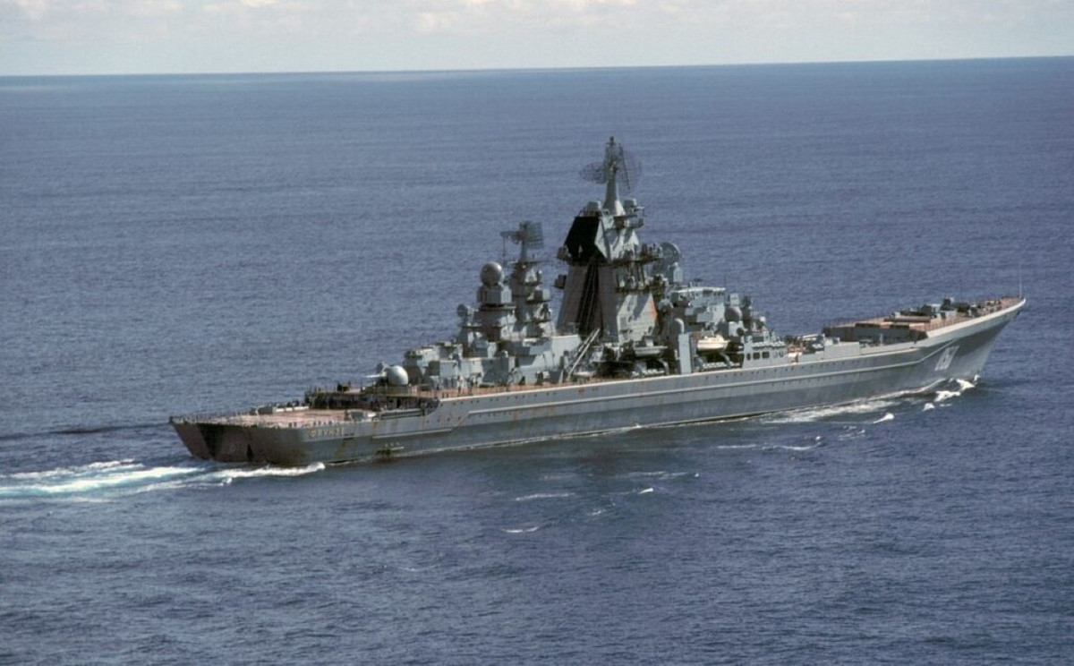 Tuần dương hạm Đô đốc Lazarev được đóng theo lớp Đề án 1144 Orlan. Dưới thời Liên Xô, tàu mang tên Frunze.