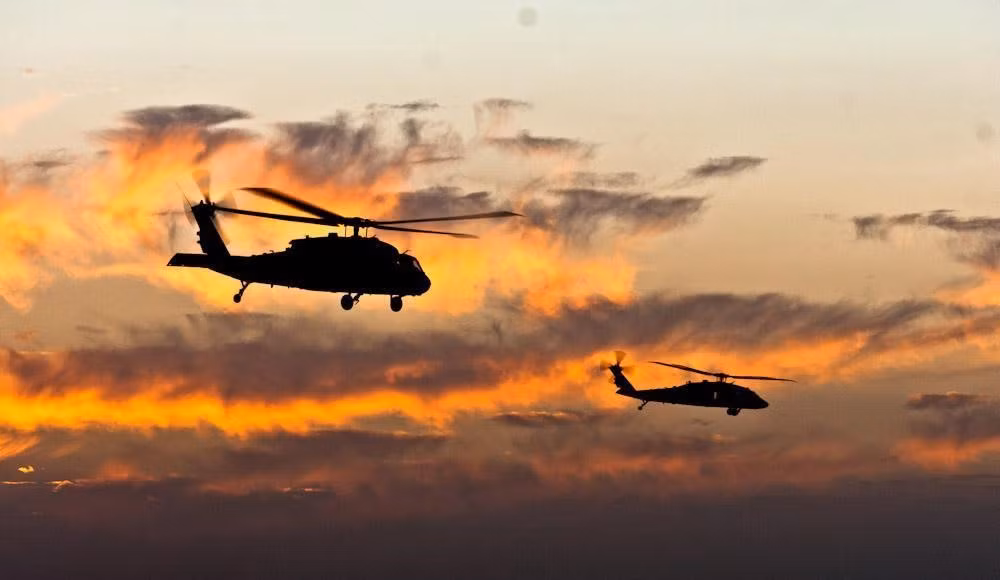 Năm 1993, UH-60A Black Hawk trở nên nổi bật trong cuộc tấn công vào Mogadishu ở Somalia. Những chiếc trực thăng này cũng hoạt động tại Balkan và Haiti trong thập niên 1990, sau đó là Iraq, Afghanistan và mới nhất là Syria.