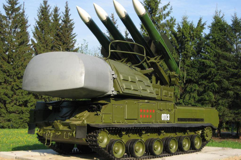 Phiên bản Buk-M1 được phát triển dựa trên hệ thống Buk bắt đầu được chế tạo vào đầu những năm 1970. Trong khi đó tiền thân của Buk lại là tổ hợp tên lửa phòng không tầm ngắn 2K12 Kub (SA-6 Gainful).