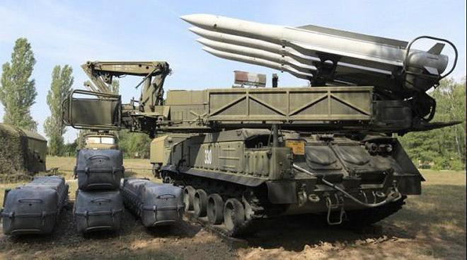 Buk-M1 được thiết kế với vai trò hệ thống phòng không chiến thuật chiến trường chuyên đi theo bảo vệ đội hình tiến quân của các sư đoàn cơ giới. Tổ hợp này đã lập nên vô số chiến công tại chiến trường Trung Đông.