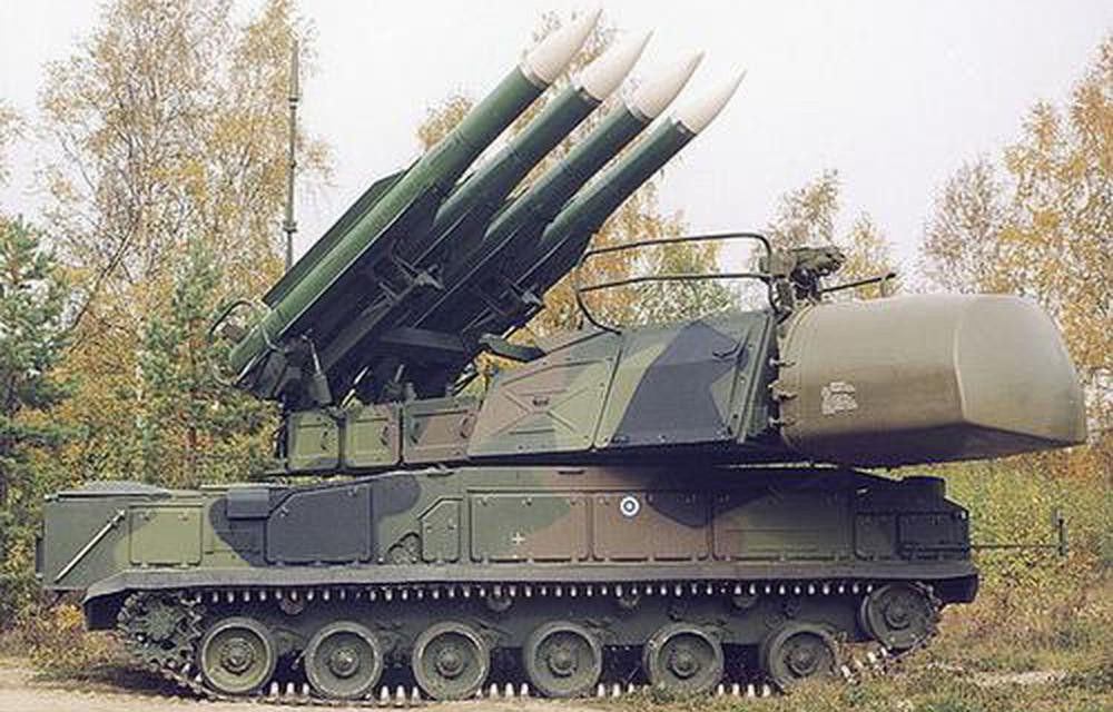 Hệ thống này được trang bị đài radar phát hiện và chỉ thị mục tiêu 9S18M1 Kupol-M1 sử dụng ăng ten mảng pha, các thành phần đặt trên xe tự hành bánh xích mới GM-567M có tính năng vượt trội so với các phiên bản phòng không trước đây của Liên Xô.