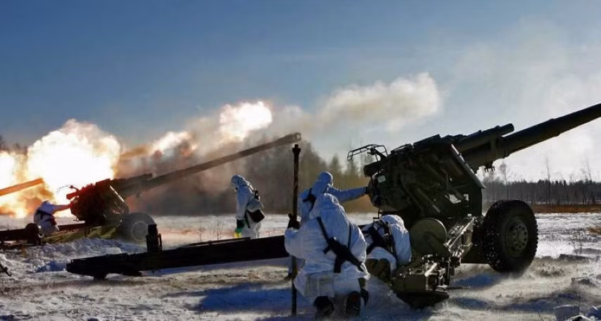 2A65 Msta-B bắn chung loại đạn với pháo tự hành Msta-S, trong đó là đạn nổ OF-45 nặng 43,56kg tầm bắn 24,7km, đi kèm với liều phóng OF72 (bắn tầm xa), OF58 (liều đủ) and OF73 (liều giảm).