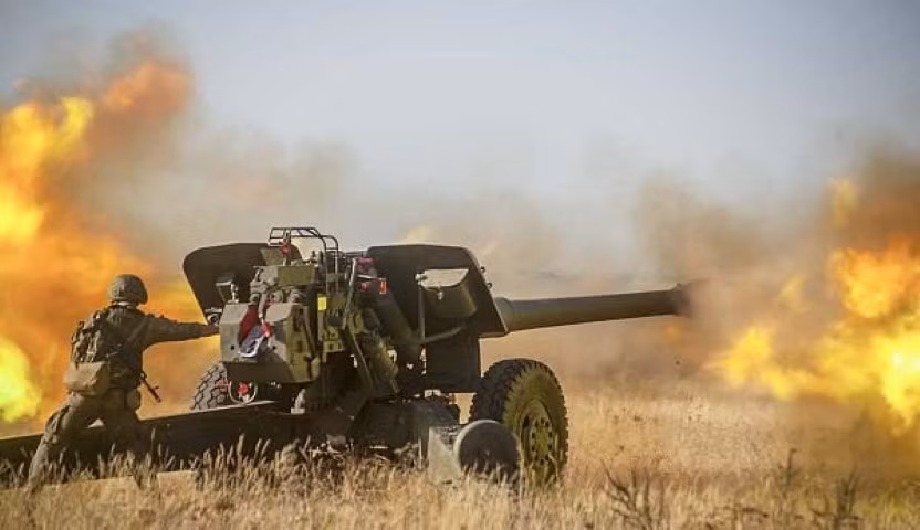 Đây là lần đầu tiên lực lượng vũ trang Ukraine đã điều động lượng lớn pháo hạng nặng tới sát phòng tuyến của phe ly khai. Trong số các loại pháo được huy động có cả lựu pháo hiện đại nhất của nước này là 2A65 Msta-B.