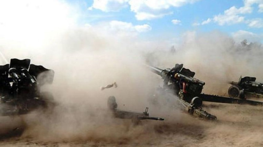 Ở mỗi bên càng pháo của 2A65có một bánh xe nhỏ, dùng để di chuyển tới vị trí bắn, pháo thủ sẽ đỡ nặng nhọc hơn mà không phải thay đổi càng pháo. Khi đã ổn định phần tử bắn, bánh xe sẽ được gập 180 độ lên thân càng.