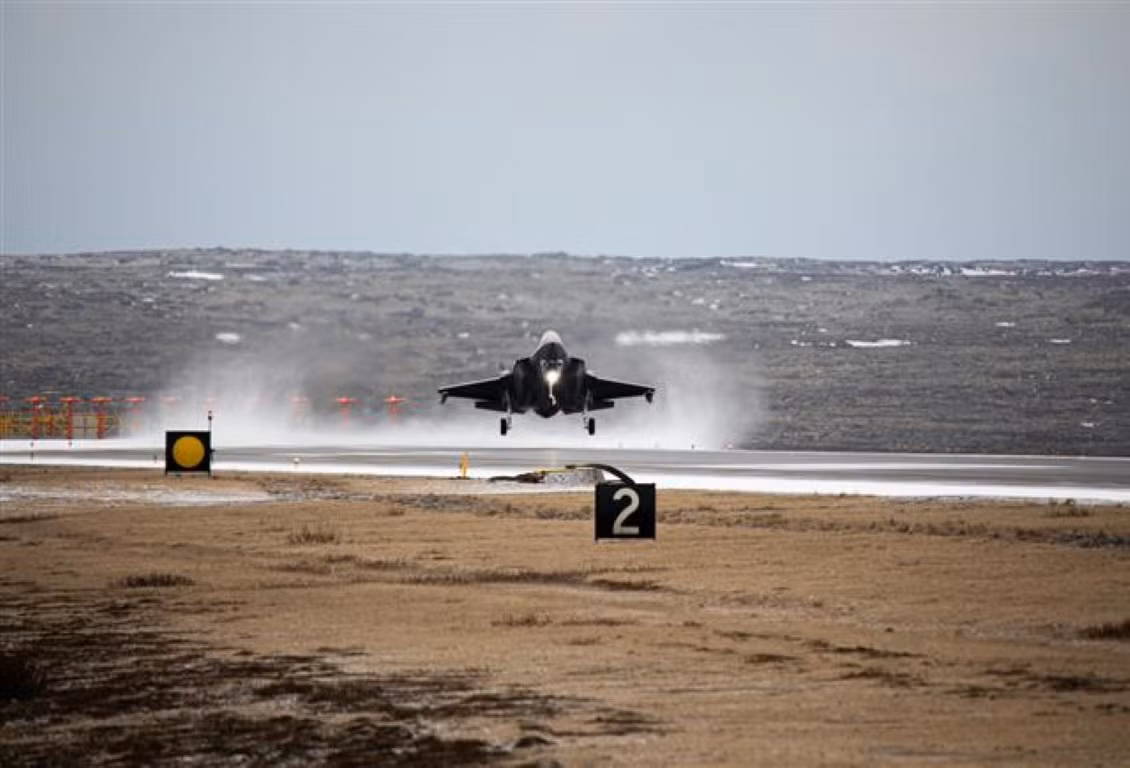 Trong khi đó, các chiến đấu cơ do Nga sản xuất, lại thường sử dụng cơ chế hãm tốc bằng dù. Nghĩa là, việc khung thân của máy bay phải chịu tải lớn khi hạ cánh, đã nằm trong tính toán ngay từ đầu của nhà sản xuất.