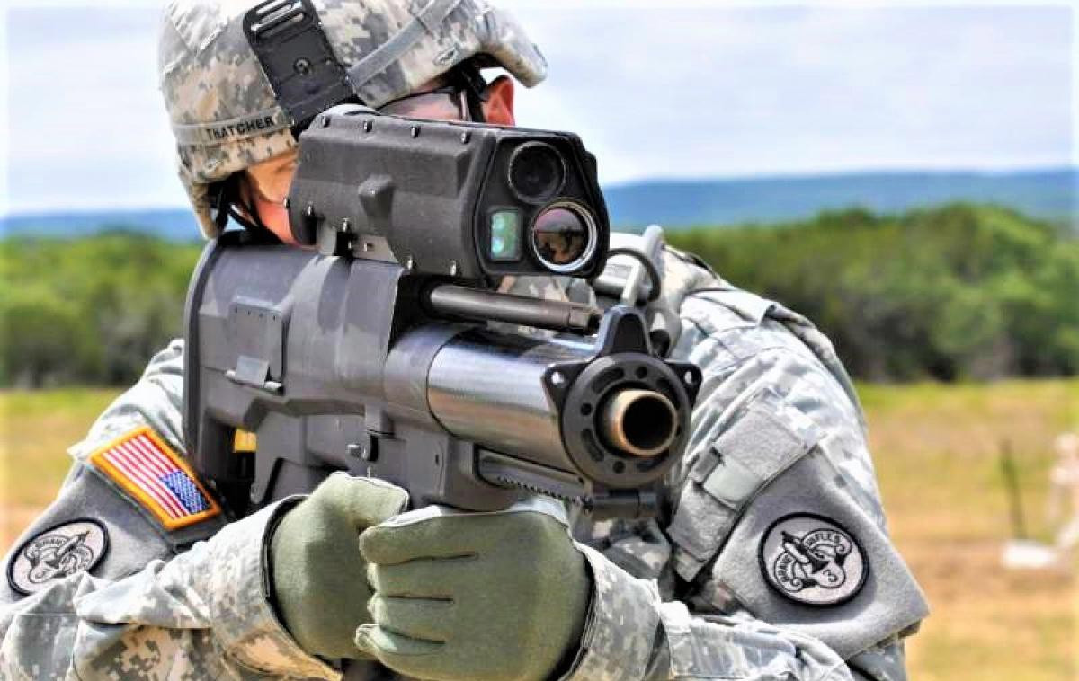 Nhờ ứng dụng những công nghệ vật liệu mới trong chế tạo, súng giảm trọng lượng đáng kể so với kích cỡ đạn cũng như những thiết bị kèm theo. Súng nặng chỉ 6,35kg.