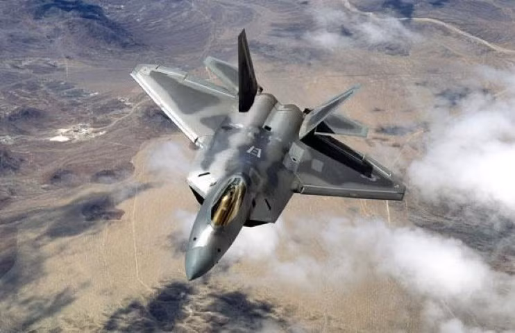 Như đánh giá của tờ báo Mỹ, khi những chiếc F-22 tái sản xuất bắt đầu gia nhập Không quân Mỹ, các đặc điểm của chúng sẽ không phù hợp với công nghệ của tương lai.