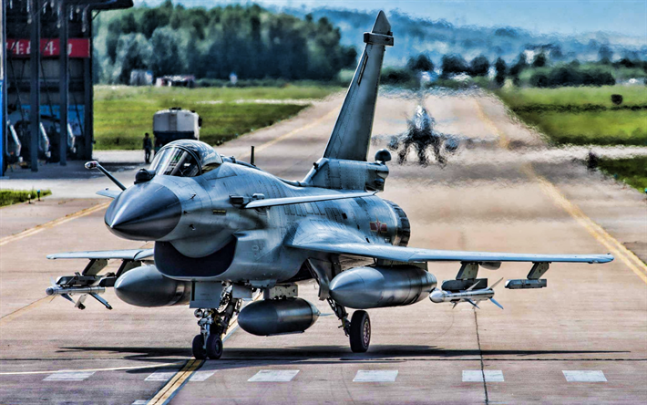 Đây là loại tiêm kích hạng nhẹ một động cơ, có chi phí sản xuất cũng như giá thành vận hành rất rẻ. Đây hiện cũng là loại chiến đấu cơ có số lượng đông nhất của Quân đội Trung Quốc.