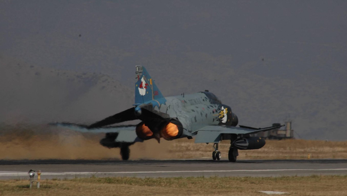 Không quân Mỹ đã nhận những chiếc F-4E đầu tiên vào năm 1967, ngay sau đó chúng được sản xuất hàng loạt với số lượng lớn để sử dụng trong nước cũng như cấp cho các đồng minh.