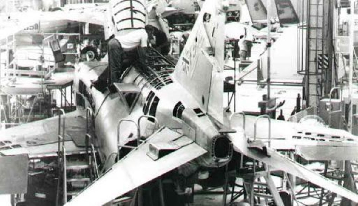 Ngay khi tới chiến trường Việt Nam, Mỹ đã cho các phi đội F-4 tìm và tấn công những chiếc máy bay MiG của Việt Nam vốn lạc hậu hơn khi đó.