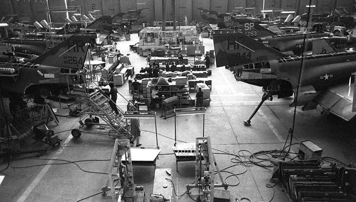 Chính từ luận điểm này, các hãng chế tạo chiến đấu cơ của Mỹ đã quyết định loại bỏ pháo ra khỏi chiến đấu cơ hạng nặng F-4 Phantom II.